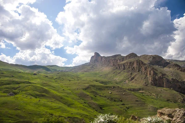 Пейзаж Горах Летом Дневное Время Горы Закате Азербайджан Кавказ Хиналиг — стоковое фото