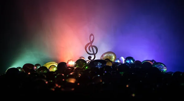 Muziekconcept Muzikaal Symbool Treble Clef Rvs Miniatuur Met Kleurrijk Getint — Stockfoto