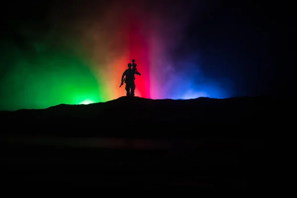 Concept Armée Azérie Silhouette Soldats Armés Contre Drapeau Azerbaïdjanais Soldat — Photo