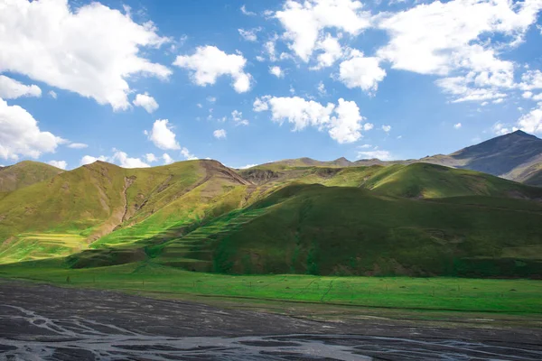 Hermoso Paisaje Las Montañas Verano Durante Día Montañas Atardecer Azerbaiyán — Foto de Stock