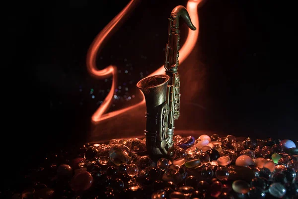 Musikkonzept Saxophon Jazzinstrument Altgoldene Saxofon Miniatur Mit Farbig Getöntem Licht — Stockfoto