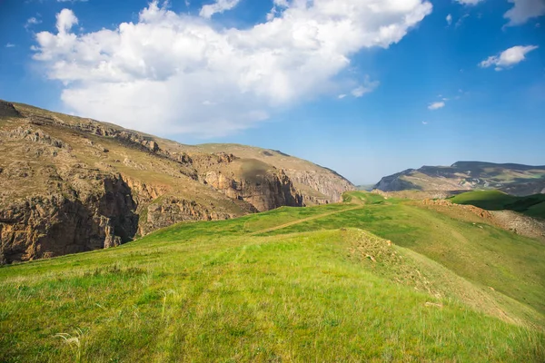 Vackert Landskap Fjällen Sommaren Dagen Berg Vid Solnedgången Azerbajdzjan Kaukasus — Stockfoto