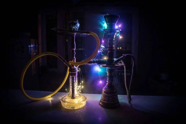 Hookah Brasas Calientes Tazón Shisha Haciendo Nubes Vapor Cuarto Oscuro — Foto de Stock