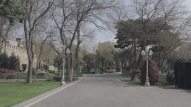 Bakü, Azerbaycan. Bakü 'nün boş sokakları, Azerbaycan' ın başkenti. Covid salgını yaşanıyor