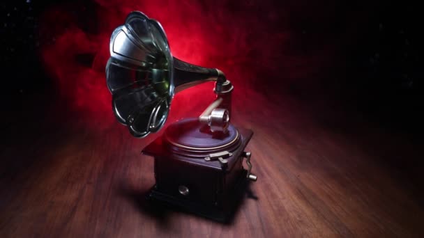 Zbliżenie Materiał Vintage Gramofon Winylowy Czarnym Tle Podświetleniem — Wideo stockowe