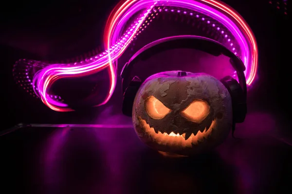 Halloween Pumpkin Table Headphones Dark Background Copy Space Happy Halloween — Stock Photo, Image