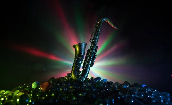 Musikkonzept Saxophon Jazzinstrument Altgoldene Saxofon Miniatur Mit Farbig Getöntem Licht — Stockfoto