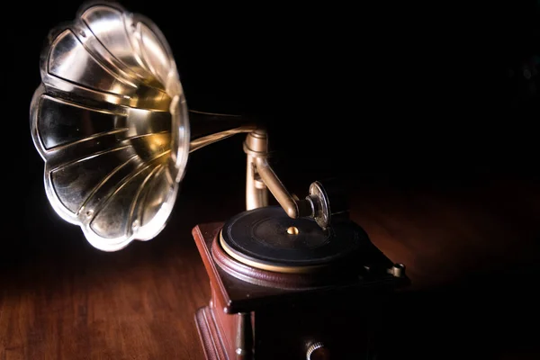 Concept Musical Vieux Gramophone Sur Fond Sombre Gramophone Rétro Avec — Photo