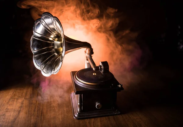 Concept Musical Vieux Gramophone Sur Fond Sombre Gramophone Rétro Avec — Photo