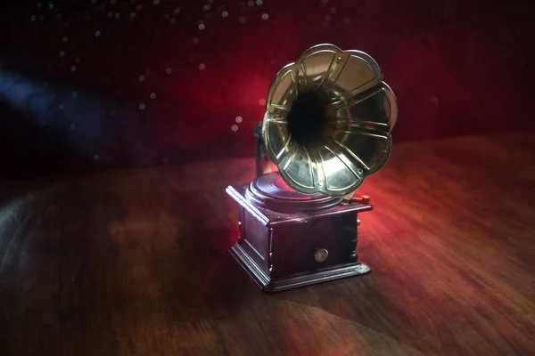 Concept Musical Vieux Gramophone Sur Fond Sombre Gramophone Rétro Avec — Photo