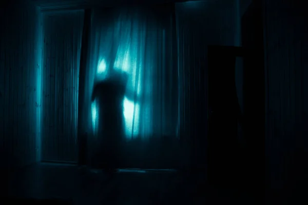 Horror Sziluett Ablakban Függönnyel Hálószobában Éjszaka Horror Jelenet Halloween Koncepció — Stock Fotó