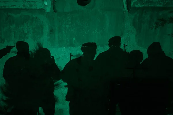 Schatten Von Soldaten Der Wand Der Nacht Armeekonzept Kämpferische Silhouetten — Stockfoto