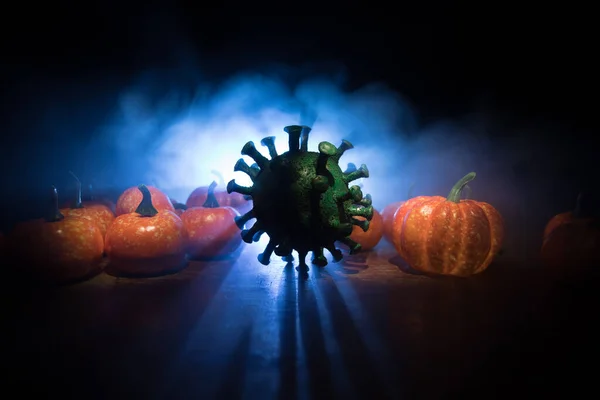 Halloween Während Des Globalen Pandemiekonzepts Des Coronavirus Glühende Kürbisse Und — Stockfoto