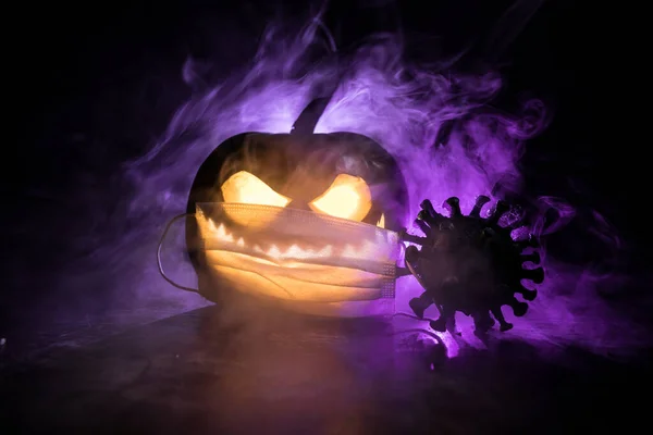 Halloween Während Des Globalen Pandemiekonzepts Des Coronavirus Glühende Kürbisse Und — Stockfoto