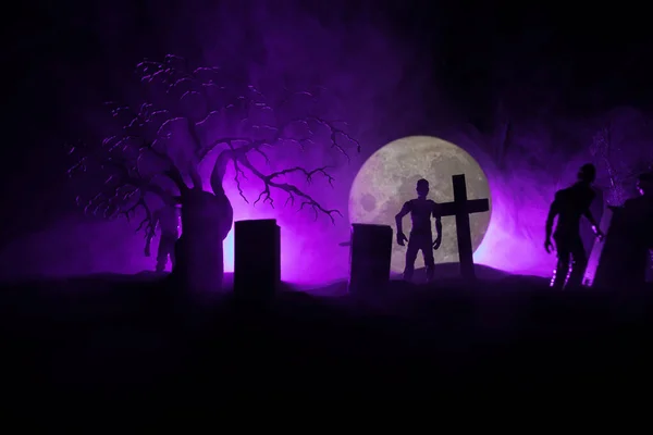 Vista Aterradora Zombies Cementerio Árbol Muerto Luna Iglesia Cielo Nublado —  Fotos de Stock