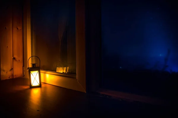 Nachtszene Von Sternen Durch Das Fenster Aus Dem Dunklen Raum Gesehen Nachthimmel Im Dunklen Raum Blick Aus Dem Fenster Mit Alten Vintage Laterne Langzeitbelichtung Dunkel Zeitgenossisch Stock Photo 264435284