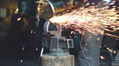 Demir testere kıvılcım