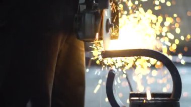 Demir testere kıvılcım