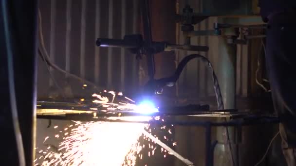 Welding Work Welding Steel Spread Spark Lighting Smoke — Stock Video