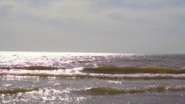 dalgalar denize yakın