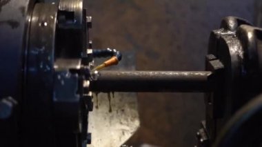 makine iş parçacığı keser