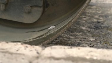 pisti asfalt bırakır