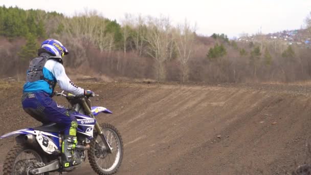 Novokuzneck Rússia 2018 Motorista Motocross Ação Acelerando Moto Após Esquina — Vídeo de Stock