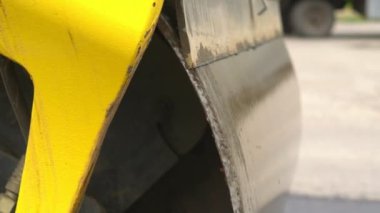 pisti asfalt bırakır