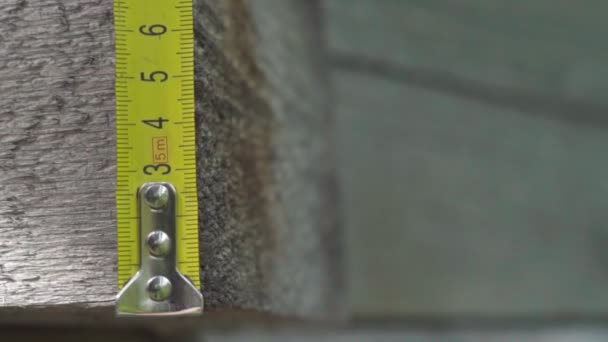 测量木材与卷尺 — 图库视频影像