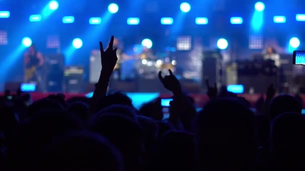Люди Рок Концерте — стоковое видео