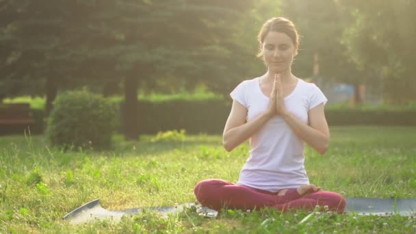 Woman Doing Yoga Outdoors — Stock Video