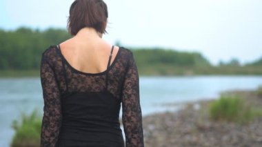 Kadın iç çamaşırı yağmurda