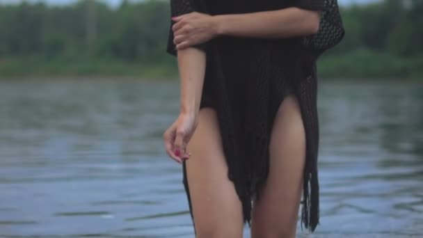 Women Feet Water — стоковое видео