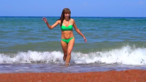 Chica Fuera Del Mar — Vídeos de Stock