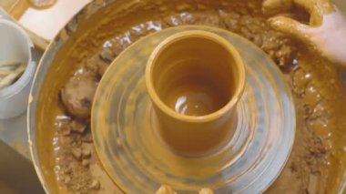 Potter's tekerlek üzerinde ürün