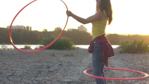 Meisje Met Hoepel Natuur — Stockvideo