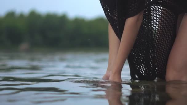 Women Feet Water — стоковое видео