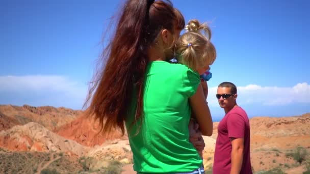 Caminatas Familiares Las Montañas — Vídeo de stock