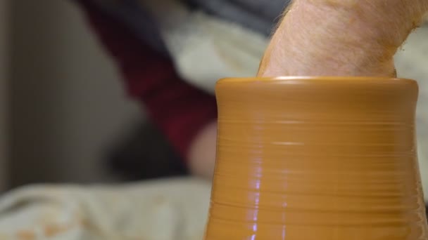 Potter Fait Une Cruche — Video