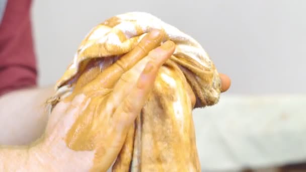 Mestre Limpa Mãos Depois Trabalho — Vídeo de Stock