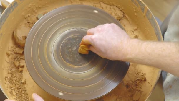 Empty Potters wheel spinning — Stock Video