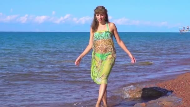 Girl Walking Beach — Stock Video