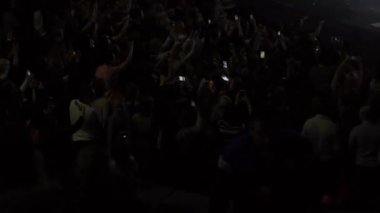 Novokuzneck, Rusya - 02.04.2018: insanlar konserinde