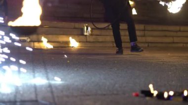 Novokuzneck, Rusya, 21.10.2018: ateş gösterisi sokakta