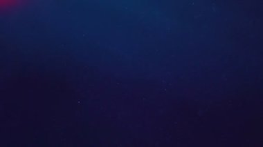 sahne ışıkları altında toz