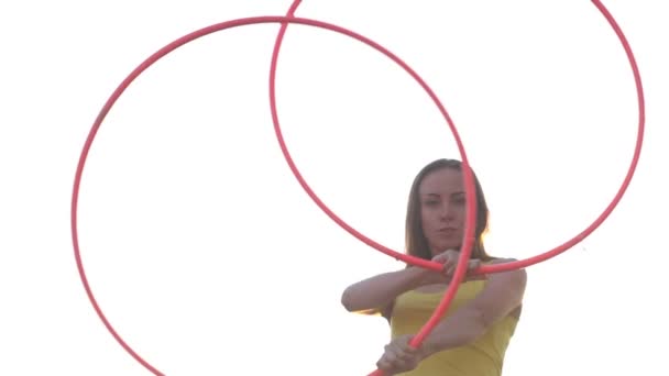 Flicka Med Hoop Naturen — Stockvideo