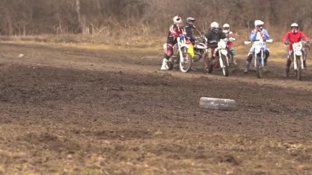 Novokuzneck, Ryssland - 21.04.2018: motocross tävlingar — Stockvideo