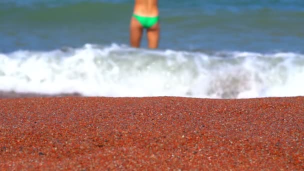 Ragazza Fuori Dal Mare — Video Stock