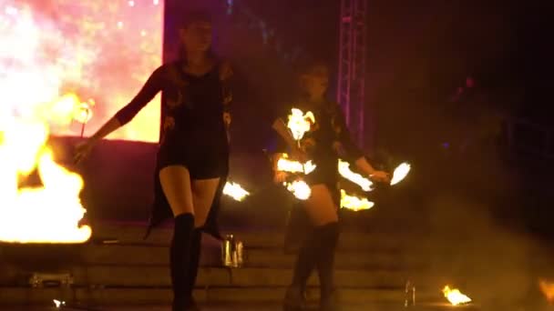 Novokuzneck Rusia 2018 Espectáculo Fuego Calle — Vídeos de Stock