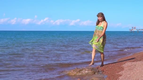 Girl Walking Beach — Stock Video